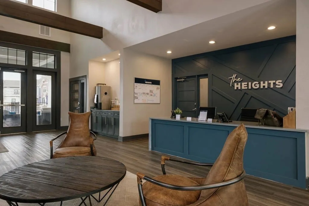 The Heights’ main office offers an on-site coffee bar and the perfect spot to recharge or meet up before class.